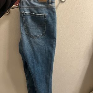 NWOT American Eagle Mom Jeans Size 16